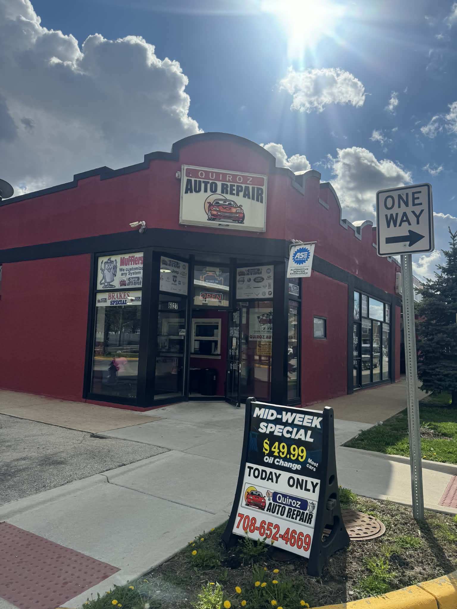 Quiroz Auto Repair shop on 26th Street in Cicero with mid-week oil change special